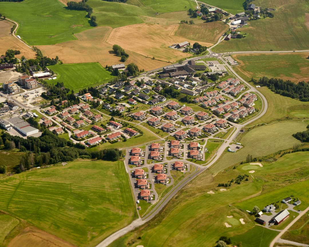 Flyfoto som viser bebyggelse i Lillestrøm