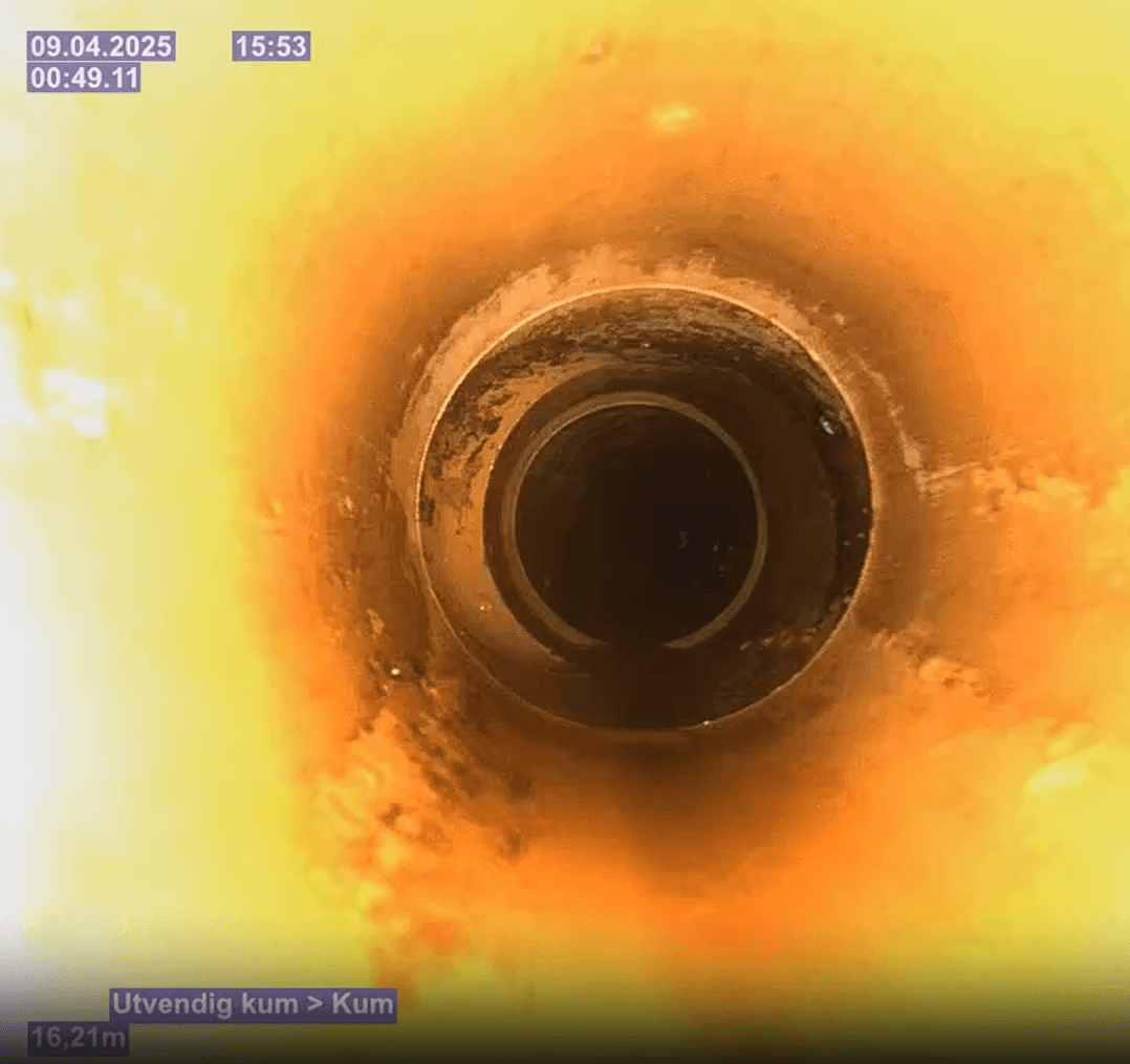 Bilde fra rørinspeksjon som viser nyere og rene avløpsrør i plast