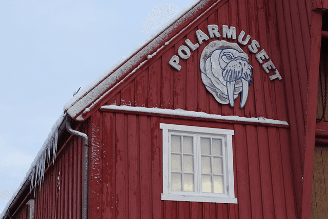 Bilde av Polarmuseet i Tromsø på vinteren